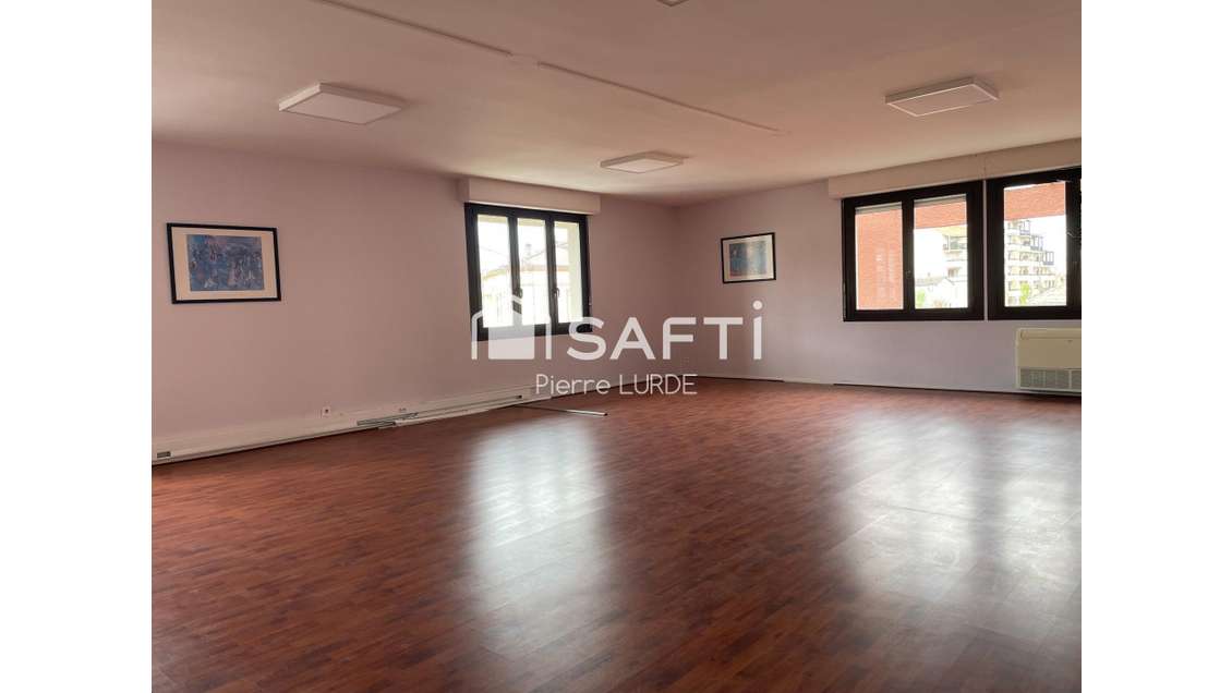A vendre local commercial 126m² à Lalandes