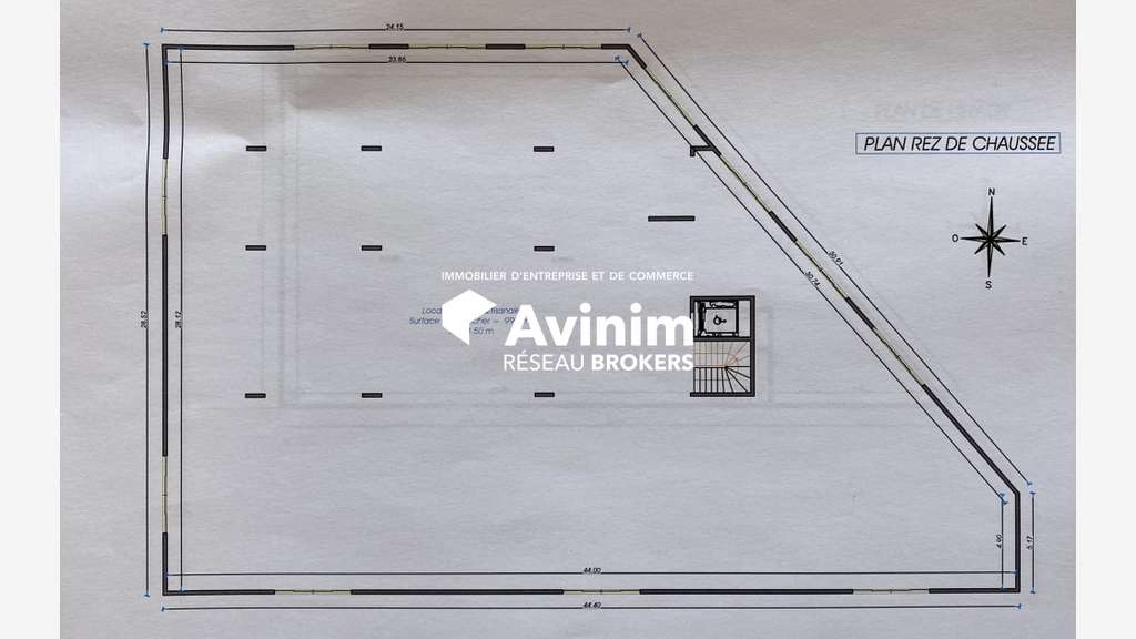 Vente local commercial 1450m² à Montauroux RD562