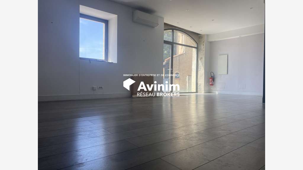 Vente local commercial 68m² à Montauroux village