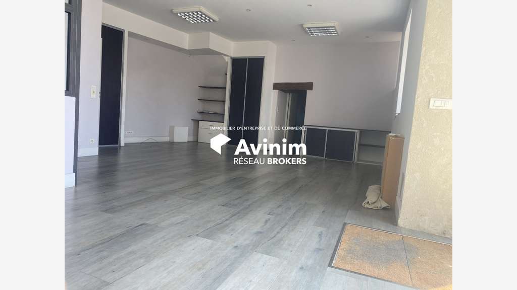 Vente local commercial 68m² à Montauroux village