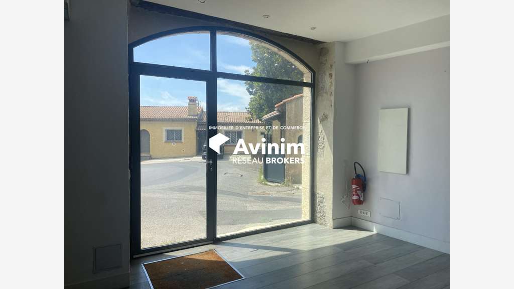 Vente local commercial 68m² à Montauroux village