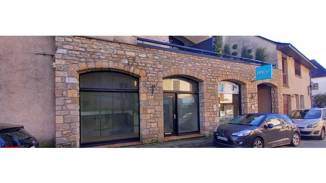 Vente local commercial 70m² à Montbazens centre