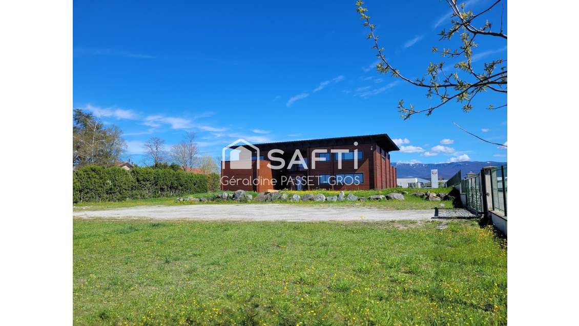 Local commercial/bureaux de 457m² avec terrain 