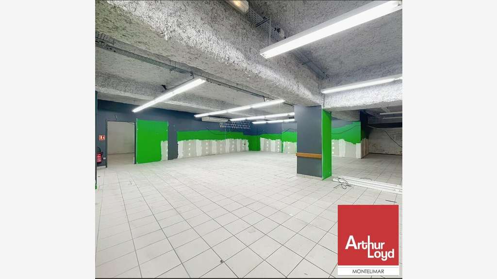 Local commercial de 586m² à vendre à Montélimar