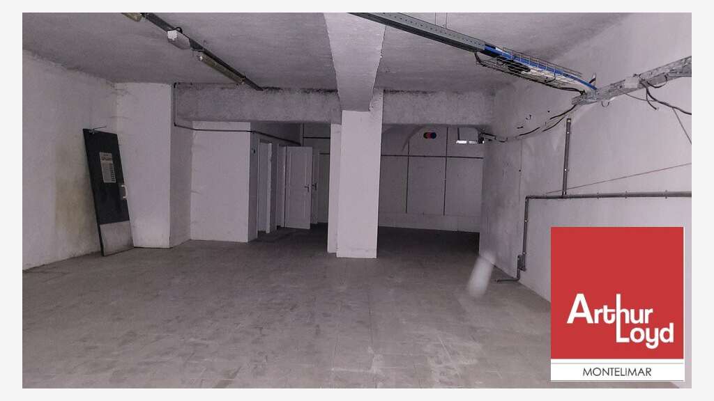 Local commercial de 586m² à vendre à Montélimar