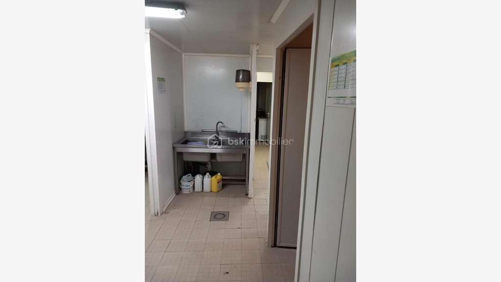 Vente local commercial loué de 97m² à Montfrin