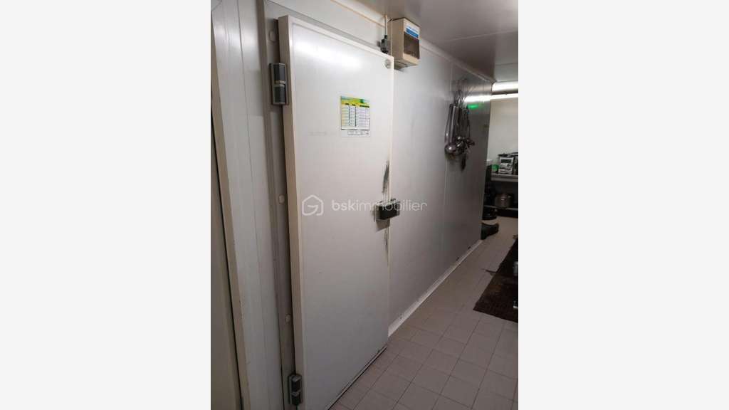 Vente local commercial loué de 97m² à Montfrin