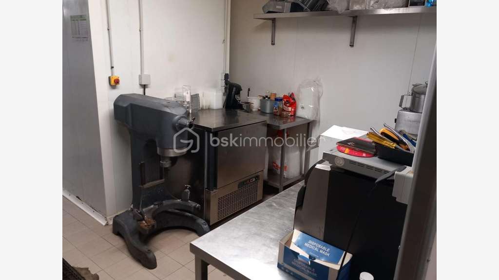 Vente local commercial loué de 97m² à Montfrin