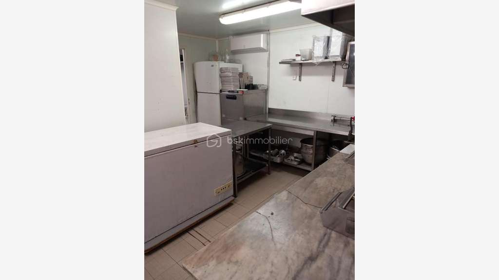 Vente local commercial loué de 97m² à Montfrin