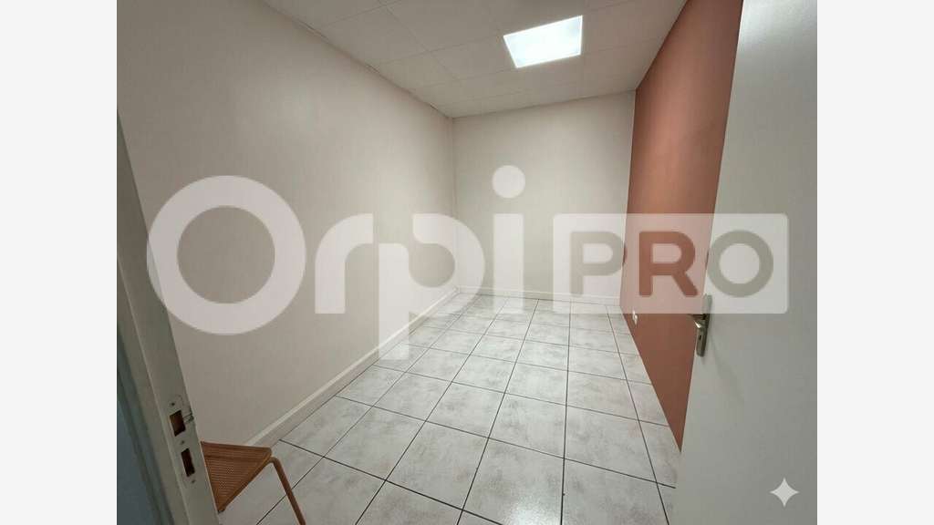 AV local commercial 68m² secteur urbain Montlhéry