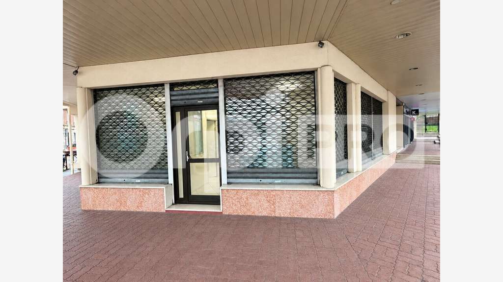 AV local commercial 68m² secteur urbain Montlhéry