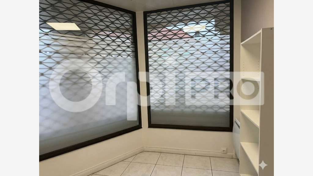 AV local commercial 68m² secteur urbain Montlhéry