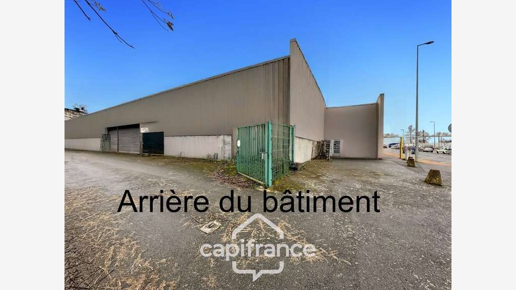 Local commercial 835m² à vendre à Montluçon (03)