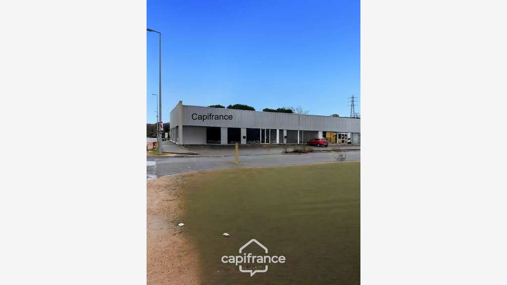 Local commercial 835m² à vendre à Montluçon (03)
