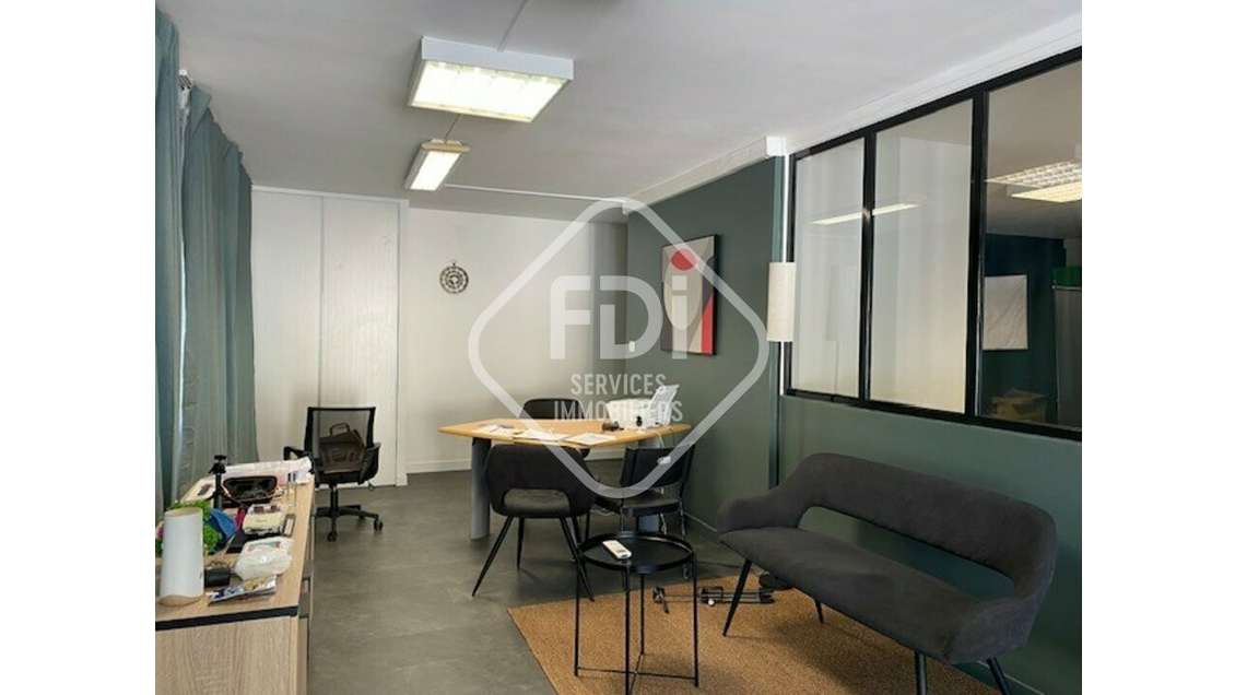 AV local refait à neuf 92m² Montpellier Boutonnet