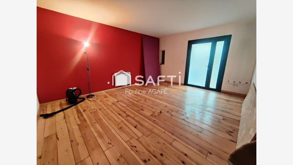 AV local commercial de 48m² avec cour privative 34