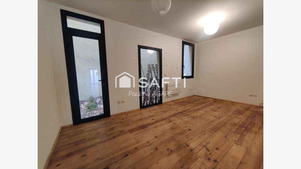 AV local commercial de 48m² avec cour privative 34