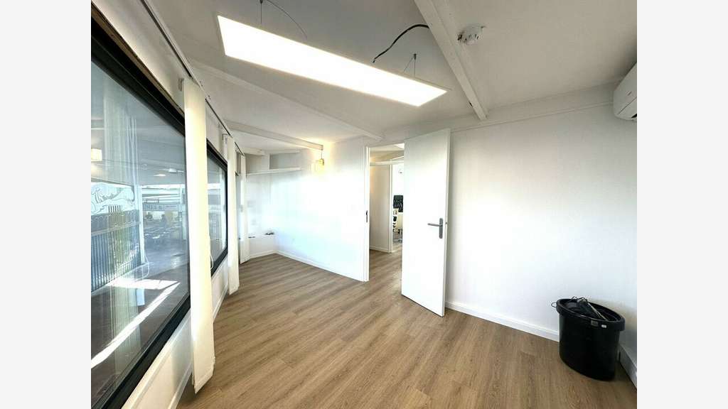 Vente local commercial 76m² à Montpellier Estanove