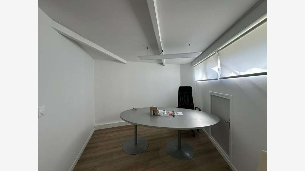 Vente local commercial 76m² à Montpellier Estanove