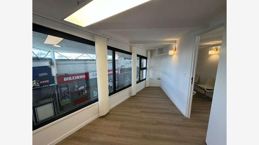Vente local commercial 76m² à Montpellier Estanove