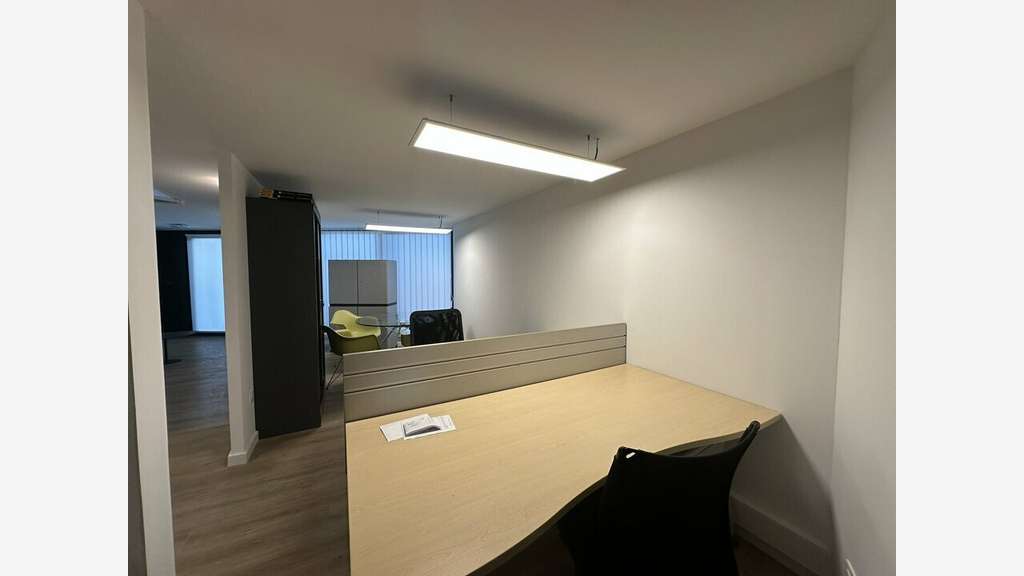 Vente local commercial 76m² à Montpellier Estanove