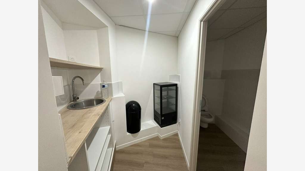 Vente local commercial 76m² à Montpellier Estanove