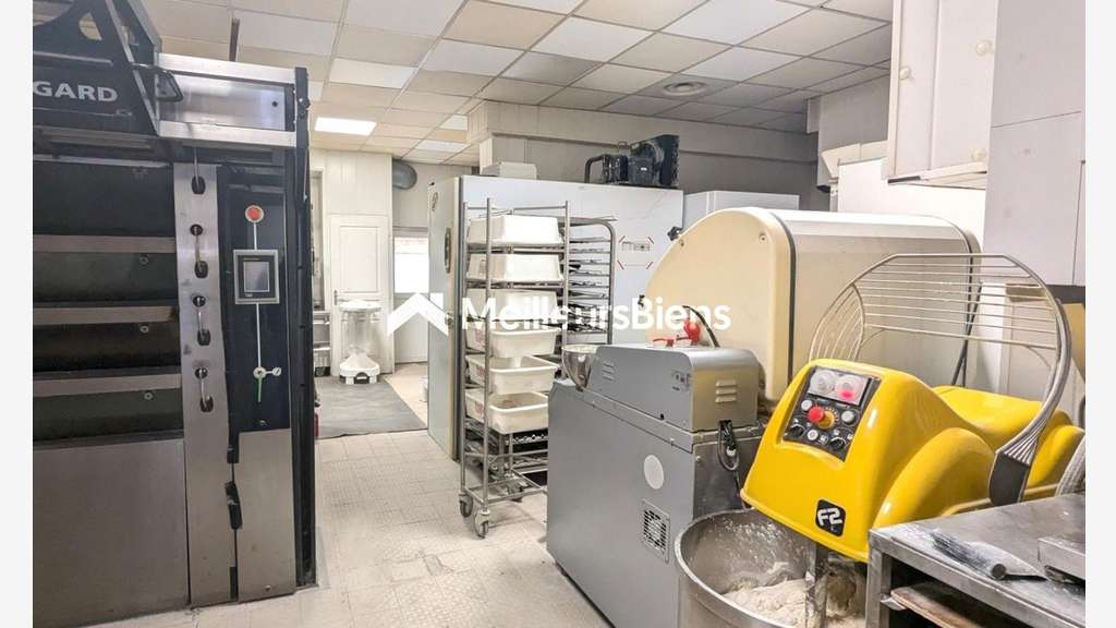 LOCAL COMMERCIAL ET ARTISANAL 85M² + 51M² D A