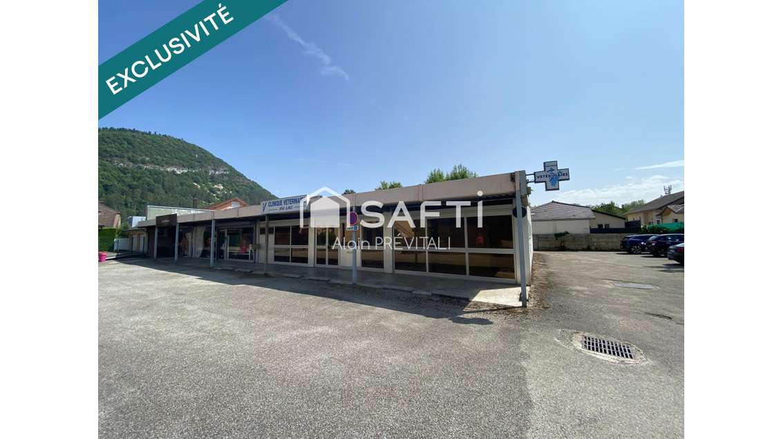 A vendre local 327m² à Montréal-la-Cluse