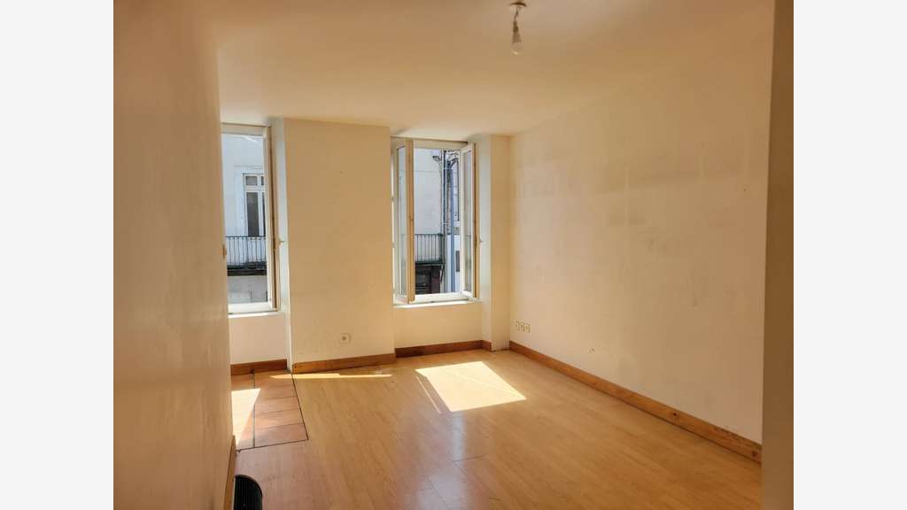Immeuble à fort potentiel et local à Montréjeau 