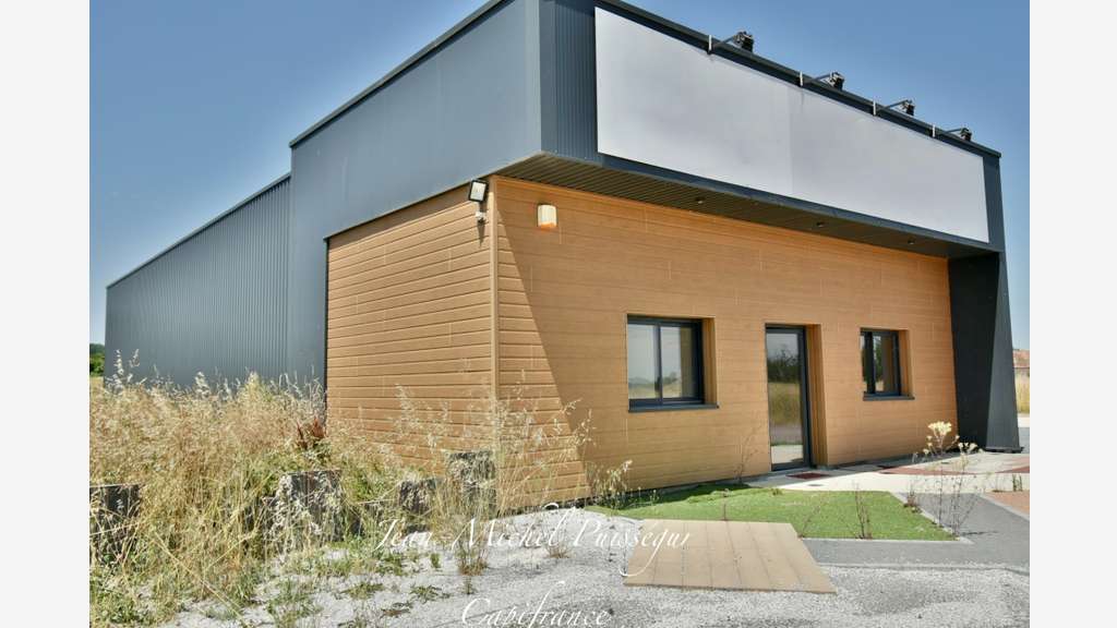 A vendre entrepôt de 250m² à Montrejeau (31)