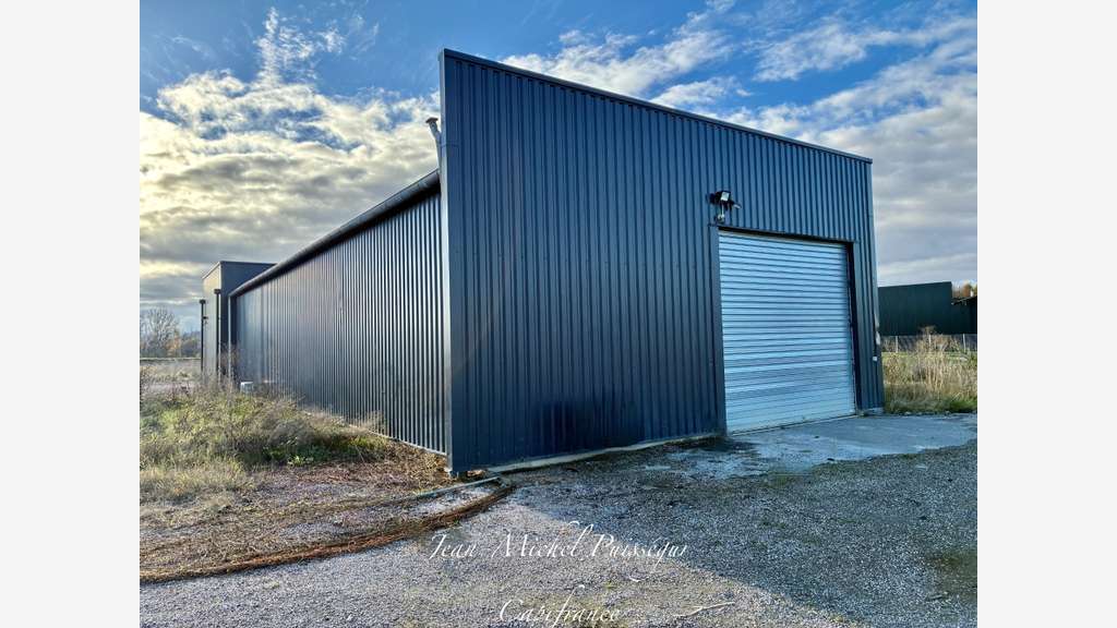 A vendre entrepôt de 250m² à Montrejeau (31)