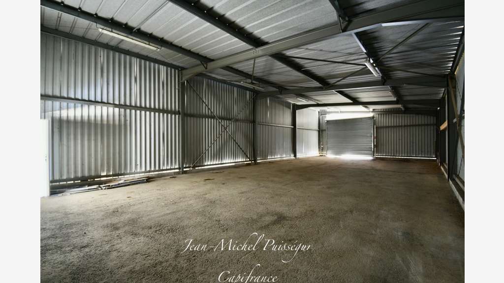 A vendre entrepôt de 250m² à Montrejeau (31)