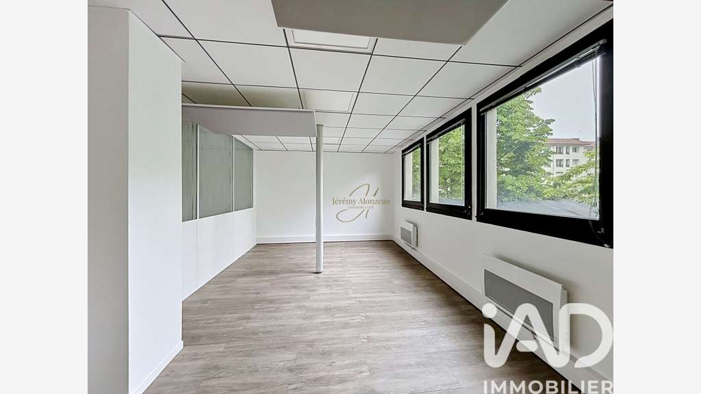 AV bureaux de 185m² à Montrouge métro Mairie