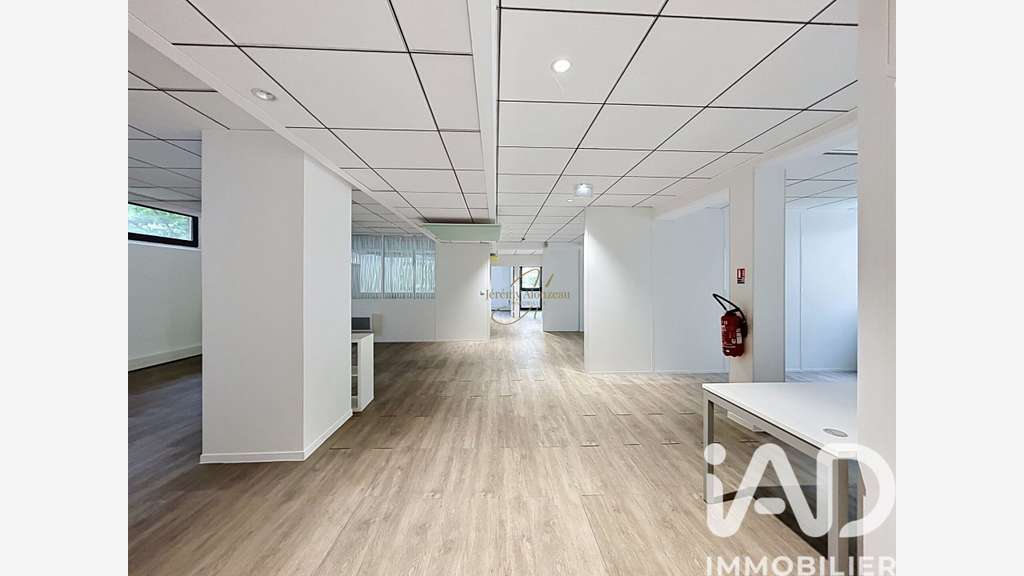 AV bureaux de 185m² à Montrouge métro Mairie