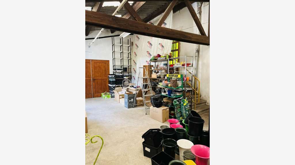 Vente local commercial 100m² Morestel centre-ville