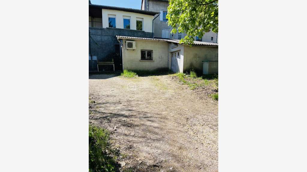 Vente local commercial 100m² Morestel centre-ville