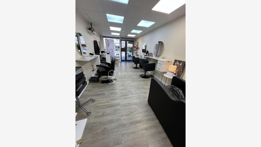 EXCLUSIVITE ! local commercial rénové 32m² Hy