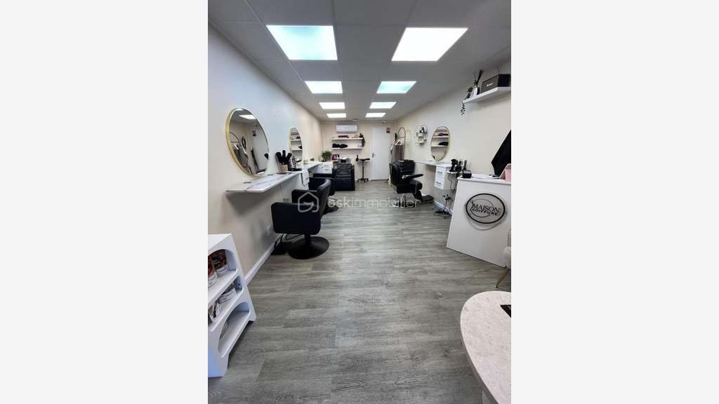 EXCLUSIVITE ! local commercial rénové 32m² Hy