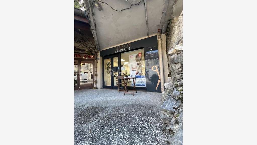 EXCLUSIVITE ! local commercial rénové 32m² Hy
