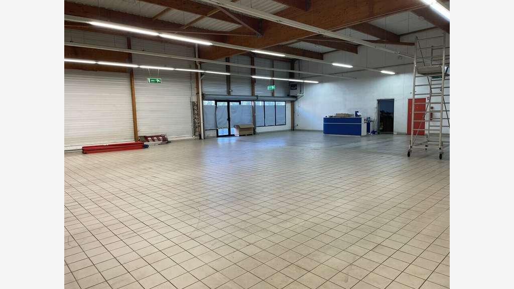 Local commercial 800m² à vendre à Morlaix