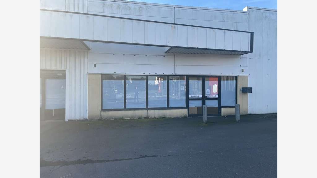 Local commercial 800m² à vendre à Morlaix