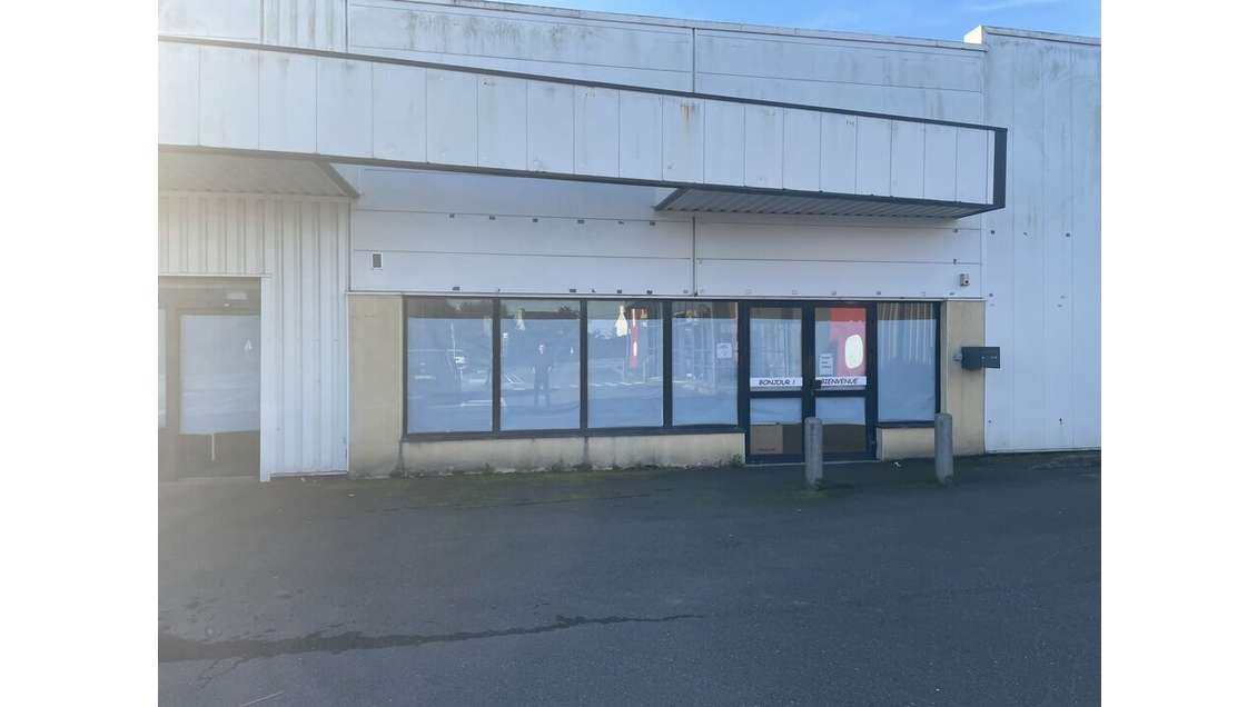 Local commercial 800m² à vendre à Morlaix