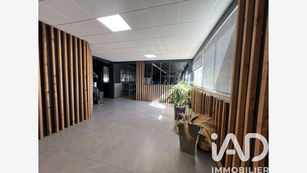 Vente local commercial de 763m² en zai de Morteau