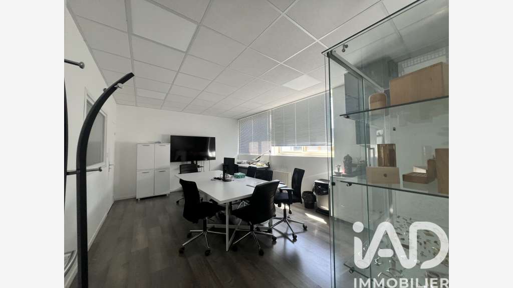 Vente local commercial de 763m² en zai de Morteau