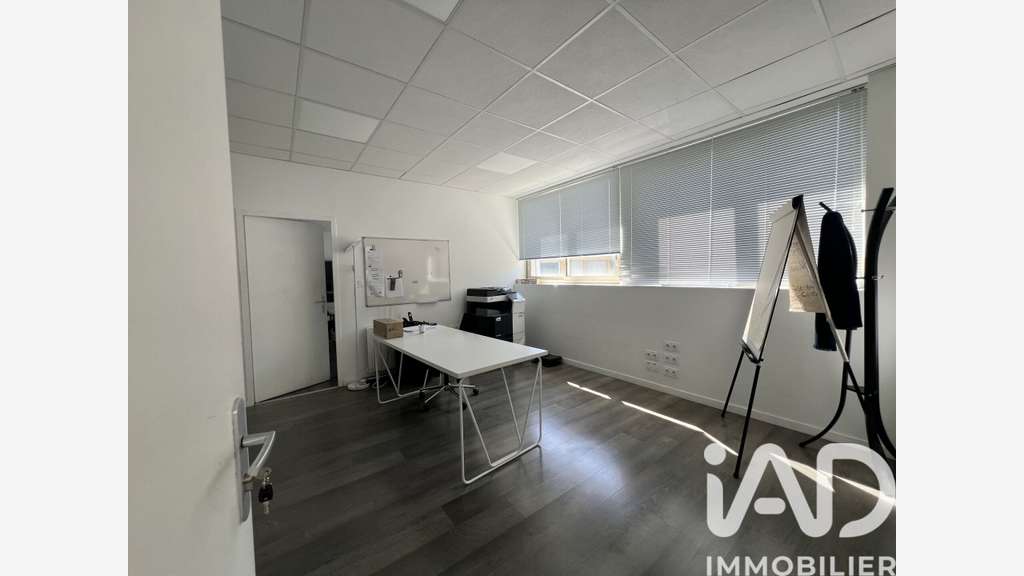 Vente local commercial de 763m² en zai de Morteau