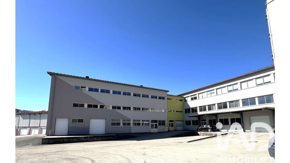 Vente local commercial de 763m² en zai de Morteau