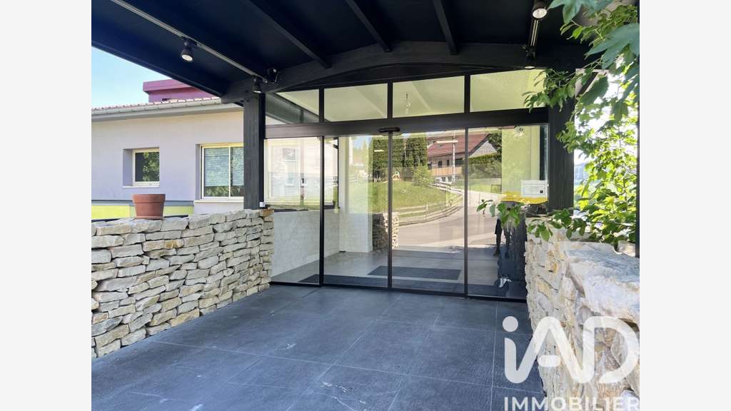 Vente local commercial de 763m² en zai de Morteau