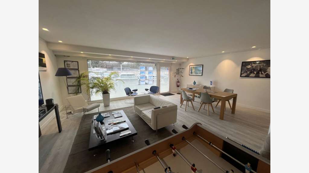 Vente murs de 84m² + 2 parkings à Mouans Sartoux