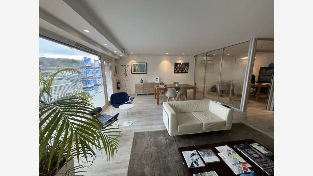 Vente murs de 84m² + 2 parkings à Mouans Sartoux