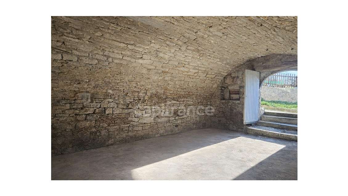 Vente cave voutée avec accès facile à Mouchard